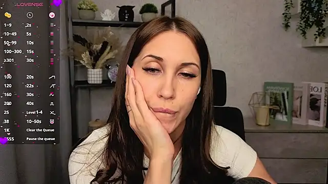 DreamVelour online show from December 14, 2025, 6:02 pm