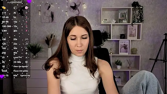 DreamVelour online show from October 6, 2025, 9:15 pm