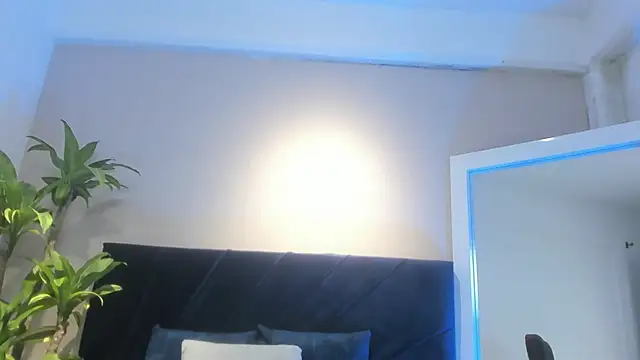 Iris Parkerr online show from October 29, 2025, 11:31 am