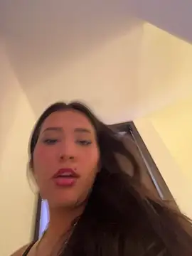 IsabellaJoness  online show from April 17, 2026, 8:11 pm