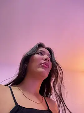 IsabellaJoness  online show from April 20, 2026, 8:32 pm