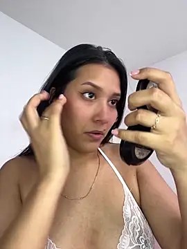 IsabellaJoness  online show from January 7, 2026, 8:25 pm