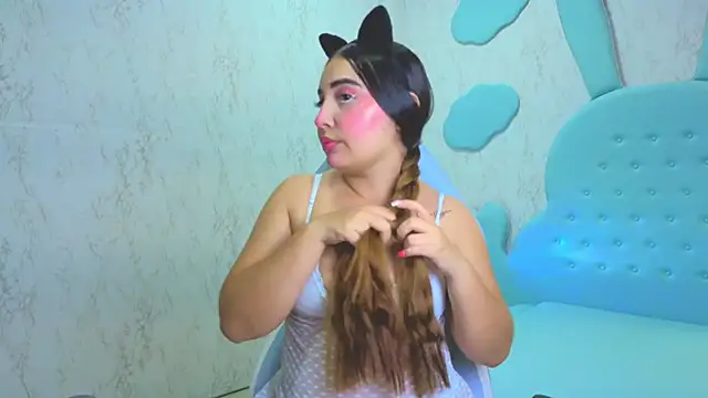 Snapshot of Mia_Cuttee chatting on November 23, 2025, 3:27 am Mia Cuttee online show from November 23, 2025, 3:27 am