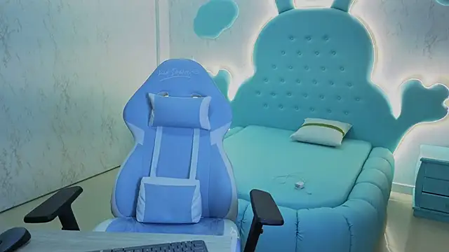 Snapshot of Mia_Cuttee chatting on October 25, 2025, 3:17 am Mia Cuttee online show from October 25, 2025, 3:17 am