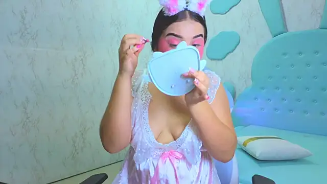 Snapshot of Mia_Cuttee chatting on November 24, 2025, 3:17 am Mia Cuttee online show from November 24, 2025, 3:17 am