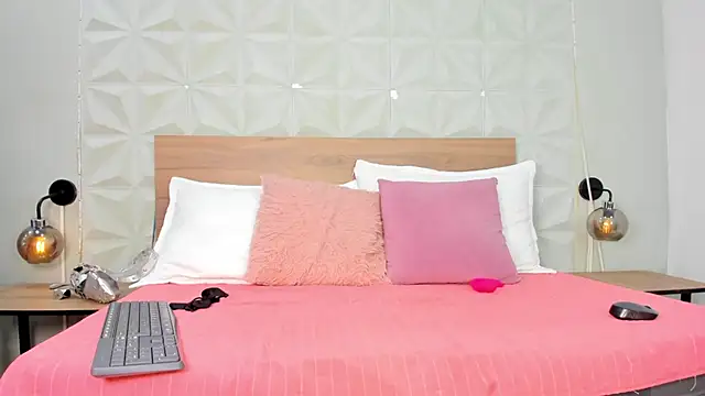 Snapshot of ValeryTrans_ chatting on February 19, 2026, 1:19 pm ValeryTrans online show from February 19, 2026, 1:19 pm