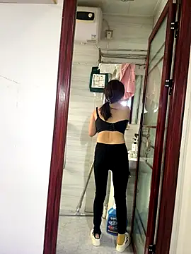 aoosuu online show from November 18, 2025, 1:10 am