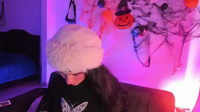 kitty  chs online show from November 11, 2025, 1:50 pm