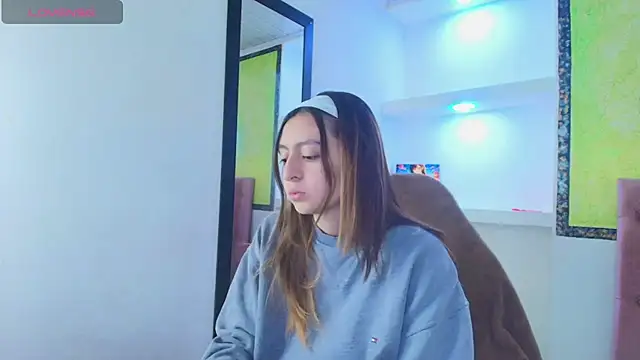 lala clark online show from October 6, 2025, 12:06 pm