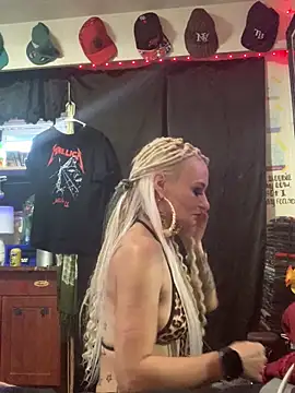 blondebarbiebae online show from September 24, 2025, 9:43 pm