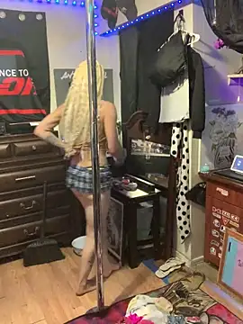 blondebarbiebae online show from September 30, 2025, 8:26 pm