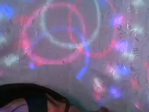 Kim25xxxx online show from November 30, 2025, 11:55 am