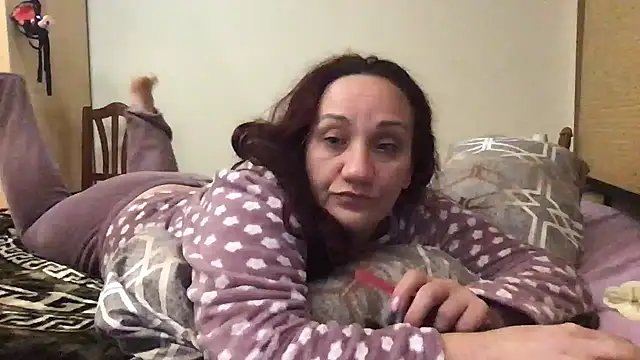 paula19800 online show from November 19, 2025, 6:52 pm