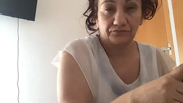 paula19800 online show from October 14, 2025, 10:05 am