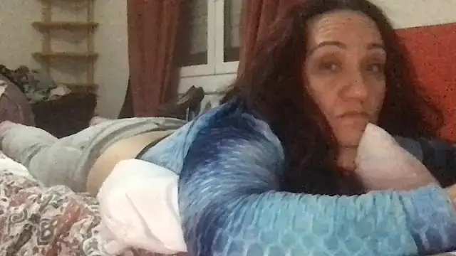 paula19800 online show from December 2, 2025, 10:33 pm