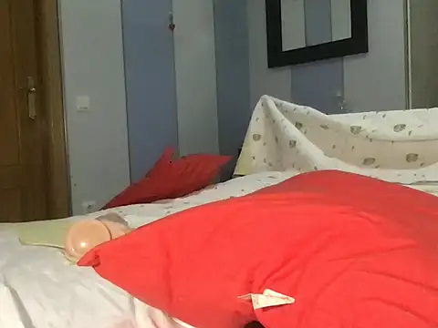 paula19800 online show from September 27, 2025, 8:37 pm