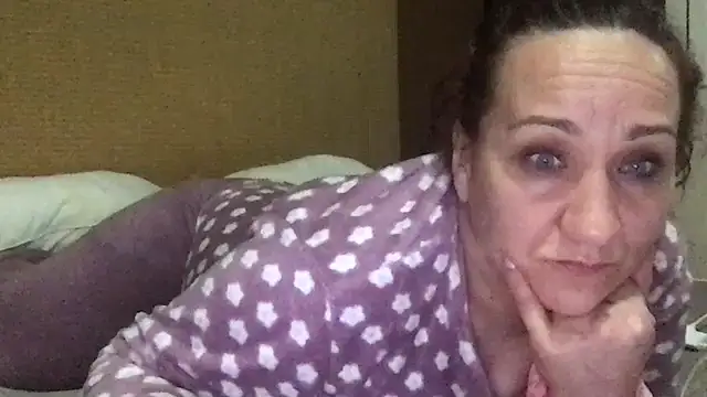 paula19800 online show from November 17, 2025, 9:19 pm