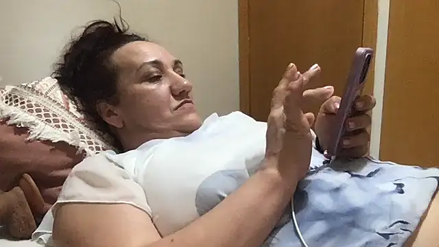 paula19800 online show from October 14, 2025, 10:09 pm