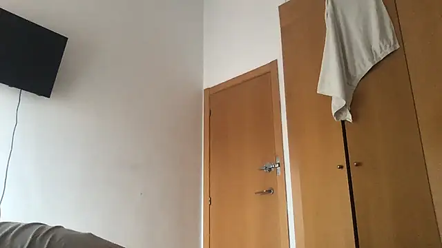 paula19800 online show from October 13, 2025, 7:54 am