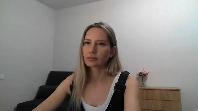 Tavriena online show from November 16, 2025, 6:01 pm