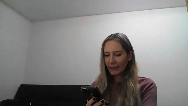 Tavriena online show from November 9, 2025, 5:50 pm