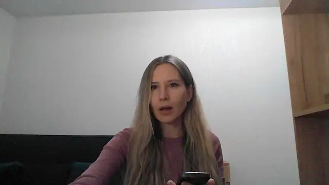 Tavriena online show from November 14, 2025, 8:34 pm