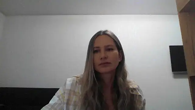 Snapshot of Tavriena chatting on November 2, 2025, 7:52 pm Tavriena online show from November 2, 2025, 7:52 pm