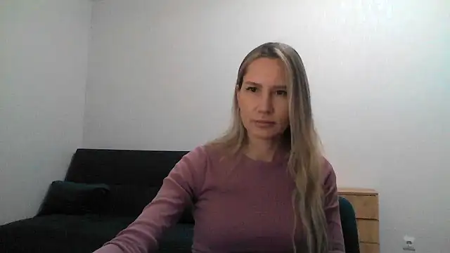 Tavriena online show from November 18, 2025, 8:56 pm