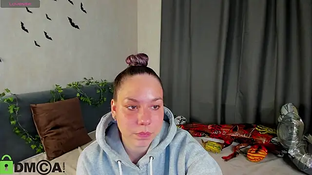 Al1ice Moures online show from October 30, 2025, 1:15 am