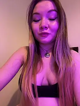 Snapshot of Amalie_Smith chatting on May 31, 2026, 5:19 pm Amalie Smith online show from May 31, 2026, 5:19 pm