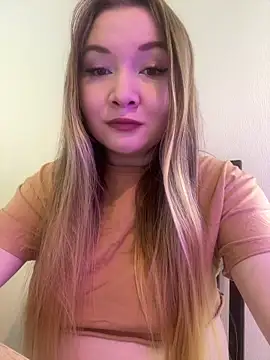 Snapshot of Amalie_Smith chatting on May 23, 2026, 8:24 am Amalie Smith online show from May 23, 2026, 8:24 am
