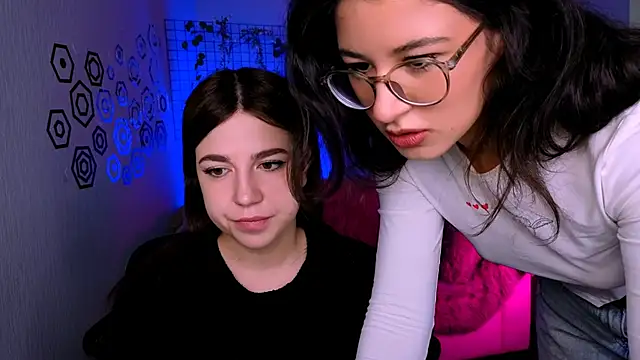 justcamila  online show from November 5, 2025, 10:40 am