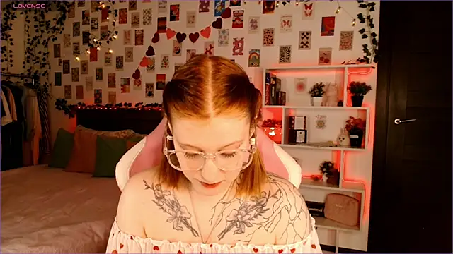 Ayla Hicks online show from September 29, 2025, 3:13 am