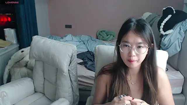 redrose520 online show from November 17, 2025, 12:31 pm