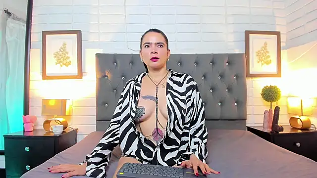 Samantha Fiire online show from October 6, 2025, 12:17 pm