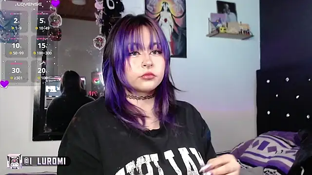 Iluromi online show from April 13, 2026, 2:32 pm