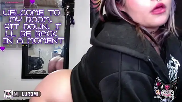 Iluromi online show from April 14, 2026, 2:44 pm