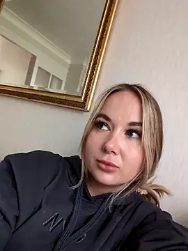 BarbieDolly x online show from October 13, 2025, 3:13 pm