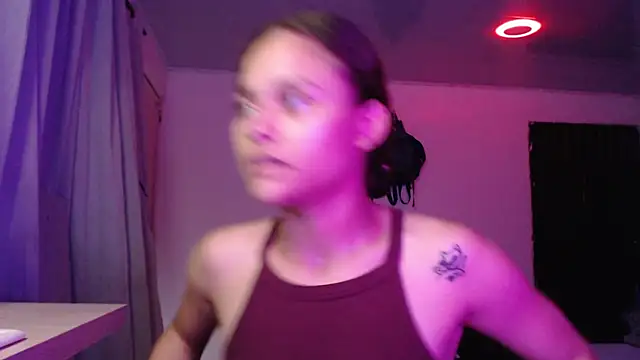 Snapshot of LittleCheerry69 chatting on October 22, 2025, 12:48 pm LittleCheerry69 online show from October 22, 2025, 12:48 pm