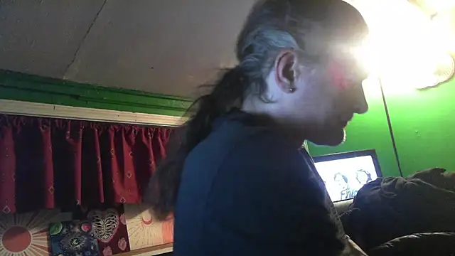 HippieDad333 online show from February 2, 2026, 12:09 am