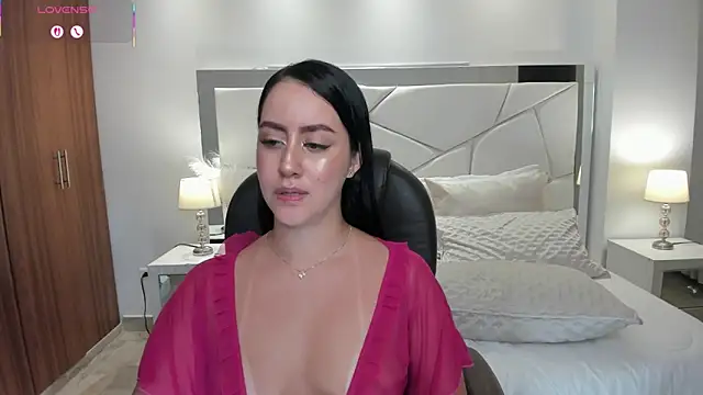 Natasha Kiim  online show from April 11, 2026, 7:45 am