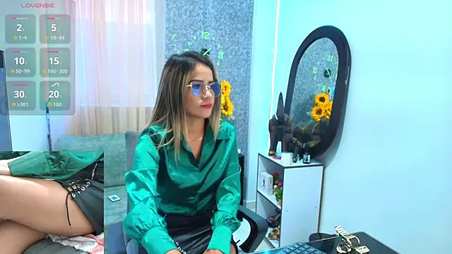 Snapshot of Sally_Ricci chatting on October 10, 2025, 12:28 pm Sally Ricci online show from October 10, 2025, 12:28 pm