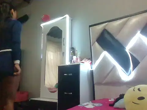 NileveSantanna online show from September 30, 2025, 8:59 pm