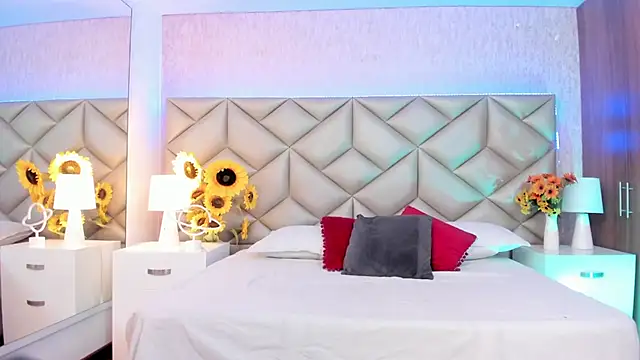 Charlotte hall  online show from November 7, 2025, 5:45 am