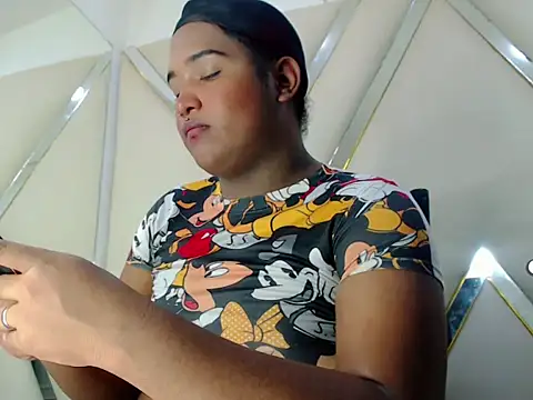 AuroraRoss online show from October 2, 2025, 7:17 pm