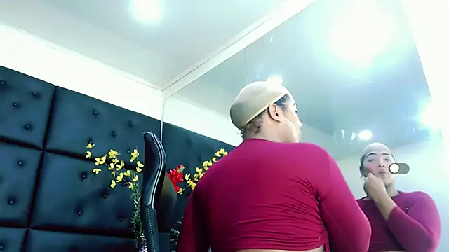 AuroraRoss online show from December 1, 2025, 3:07 am