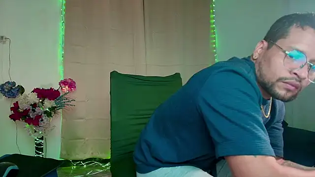 LucasGaeel online show from October 11, 2025, 4:46 am