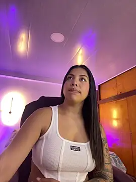 Snapshot of kloe28 chatting on September 27, 2025, 4:07 am kloe28 online show from September 27, 2025, 4:07 am