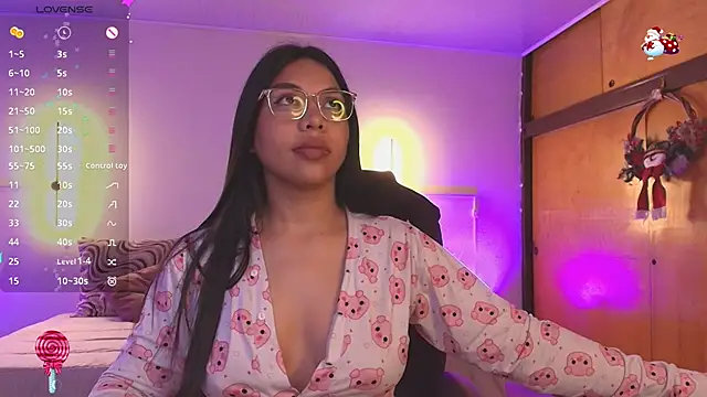 Snapshot of kloe28 chatting on December 3, 2025, 4:13 am kloe28 online show from December 3, 2025, 4:13 am