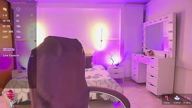 kloe28 online show from April 19, 2026, 3:51 am